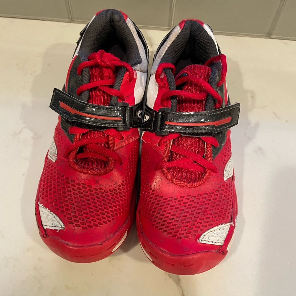 Babolat Athletic shoes , boys size 4,  Propulse 3